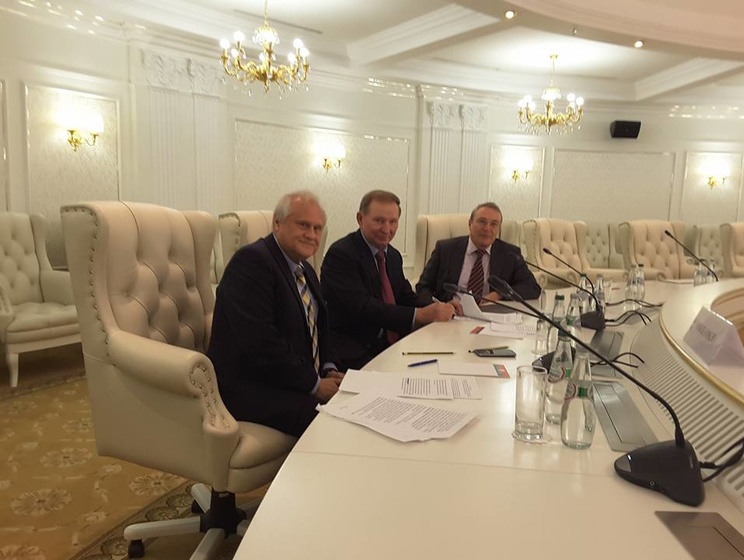 Пресс-секретарь Кучмы: В Минске подписали соглашение об отводе на Донбассе орудий калибром менее 100 мм