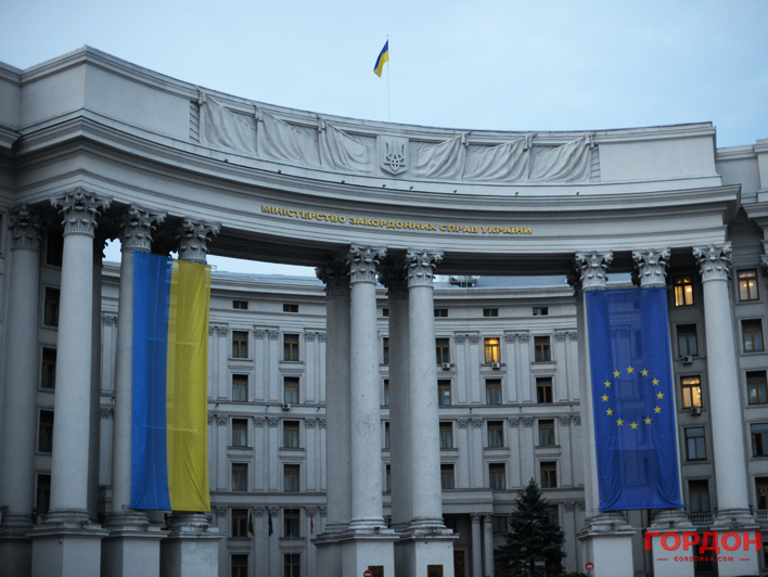 МИД Украины: Ждем от РФ публичных гарантий, что решение Совфеда не будет использовано против Украины