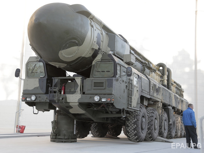 В России в рамках военных учений подняли по тревоге ракетные комплексы "Тополь"