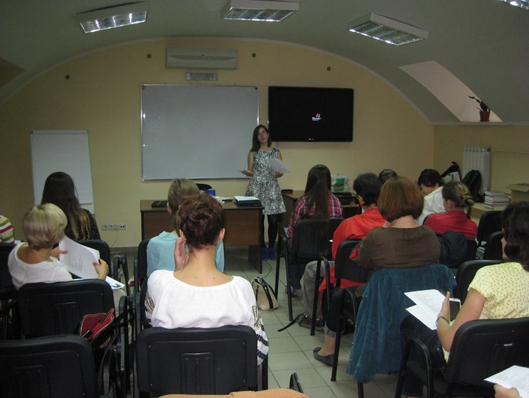 На организованные волонтерами бесплатные курсы украинского языка записались чиновники Кабмина
