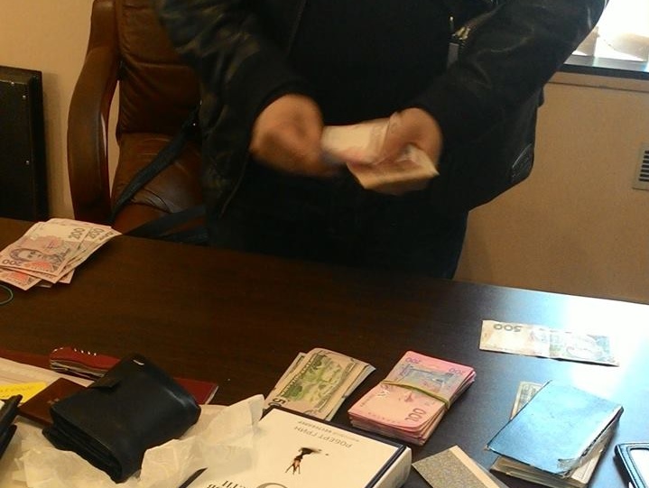 ГПУ: При получении взятки задержан один из руководителей Госмиграционной службы в Одесской области