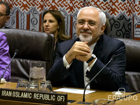 Рукопожатие главы МИД Ирана с Обамой вызвало гнев у иранского парламента