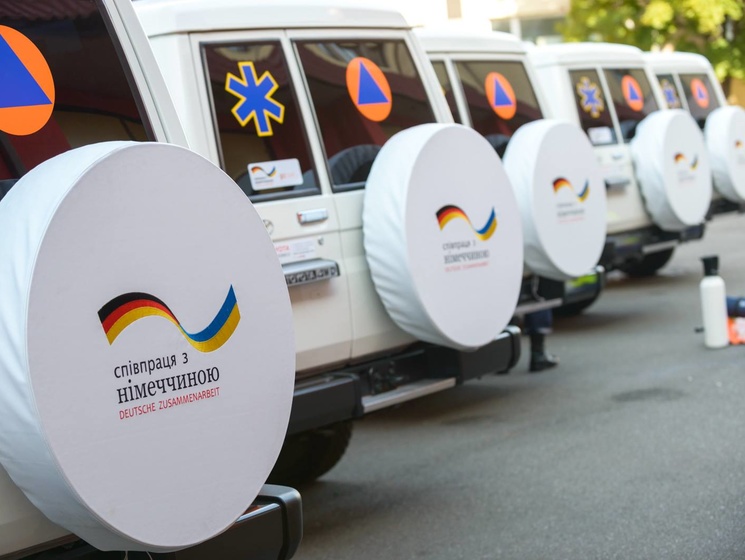 Госслужба по ЧС: Правительство Германии передало Украине 12 автомобилей скорой медицинской помощи