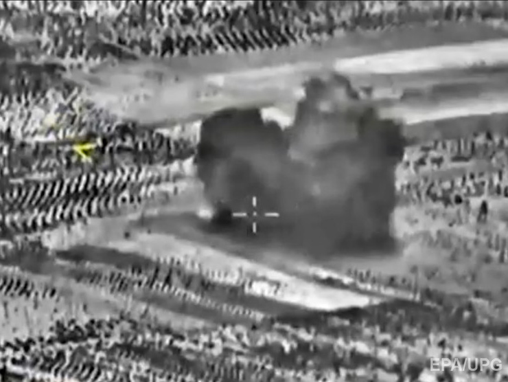 Минобороны РФ: Российская авиация уничтожила командный пункт ИГИЛ и бункер со складом боеприпасов