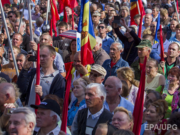 В Кишиневе на главной площади страны собралось около 10 тысяч протестующих