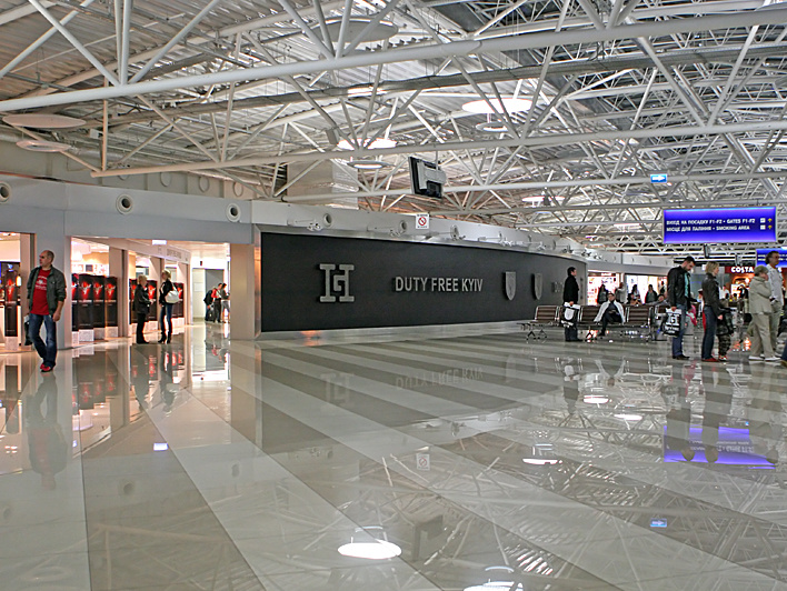 "Схемы": Миллиардер, близкий к Яценюку, получил в аренду площади под магазины duty free в аэропорту Борисполь