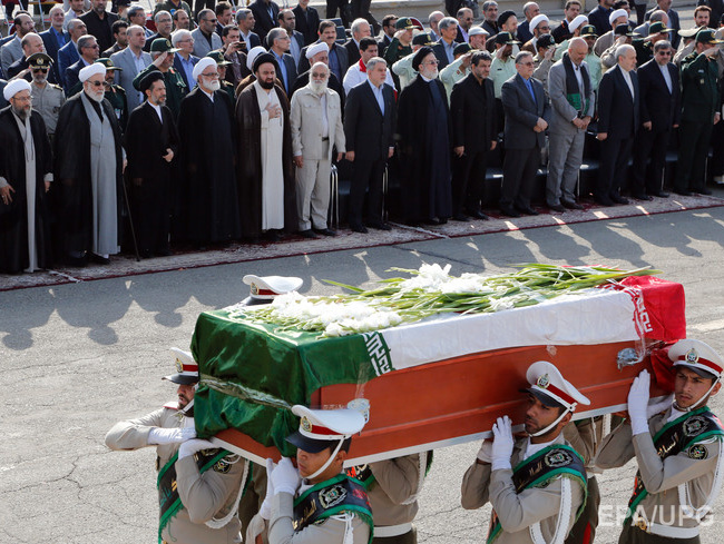 AP: В Тегеране на церемонии погребения паломников, погибших во время хаджа, люди кричали: "Смерть Саудам"