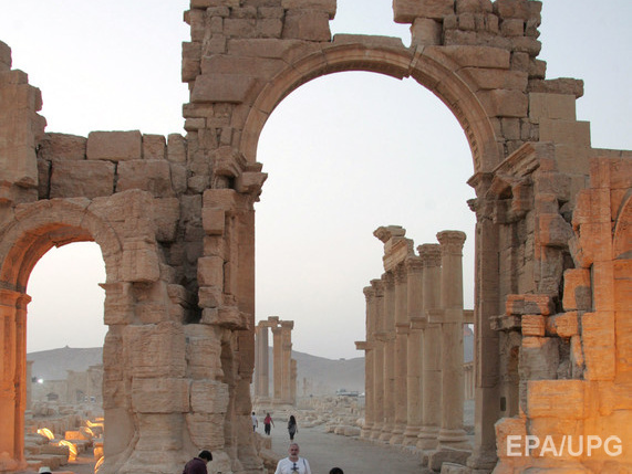 В Пальмире боевики ИГИЛ взорвали древнеримскую Триумфальную арку