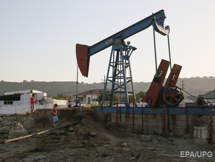 Цена на нефть Brent повысилась более чем до $49 за баррель