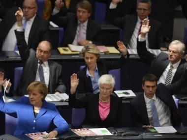 Министров правительства Меркель осудили за ночевки на работе