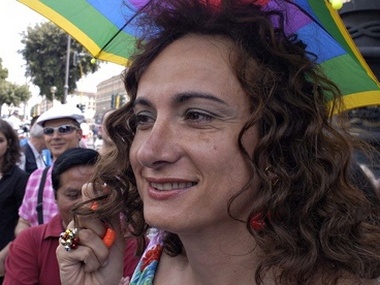 Итальянского депутата-трансгендера задержали в Сочи за флажок "Гей &ndash; окей"