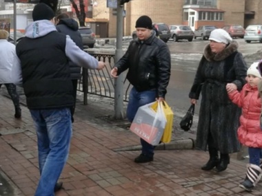 В Донецке раздают листовки против режима
