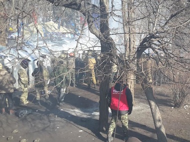 В Мариинском парке столкновения между активистами Майдана и "Беркутом" с "титушками"