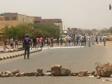 В Судане произошли столкновения между протестующими и военными, есть погибшие. Фоторепортаж