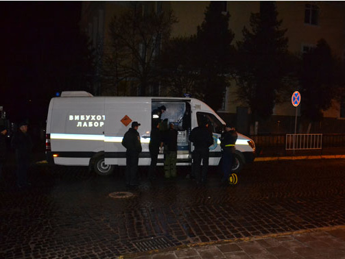 МВД: На территории консульства Польши во Львове взорвалась граната
