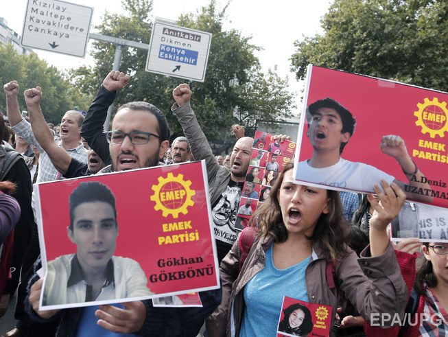 В Анкаре несколько тысяч человек проводят демонстрацию в память о жертвах теракта 10 октября