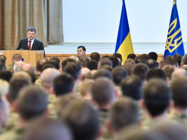 Порошенко выступает за назначение боевых командиров АТО на руководящие должности в Минобороны и Генштабе