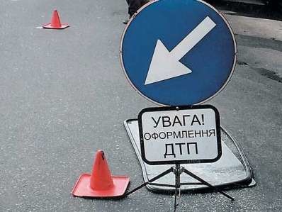 В результате автомобильной аварии в Киевской области погибли три человека