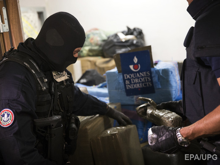 В центре Парижа полиция задержала крупнейшую в истории страны партию марихуаны