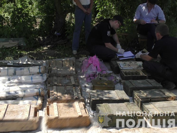 В саду жителя Ровенской области правоохранители нашли один из крупнейших схронов боеприпасов в Украине &ndash; полиция
