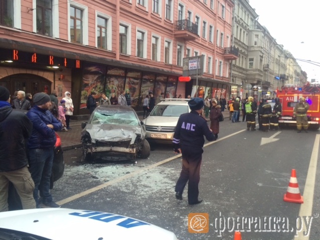 В Санкт-Петербурге водитель сбил пять человек на тротуаре
