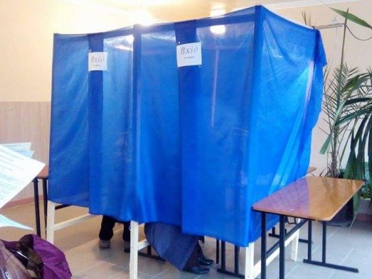 "Опора": В Сумах голосование на нескольких избирательных участках началось с серьезным опозданием