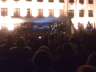 Активисты захватили облгосадминистрацию Житомира и подожгли УМВД
