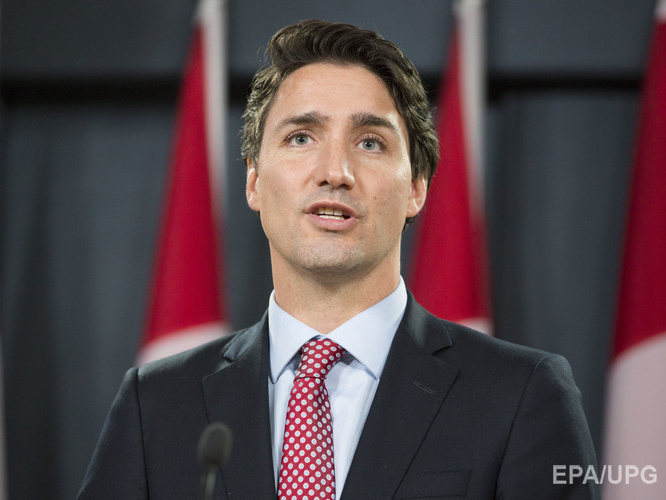 Новый премьер Канады Трюдо остановил толпу, которая пыталась заглушить журналиста, задающего неудобный вопрос. Видео