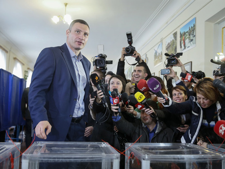 Кличко и Береза лидируют на выборах мэра Киева по результатам 25% обработанных протоколов
