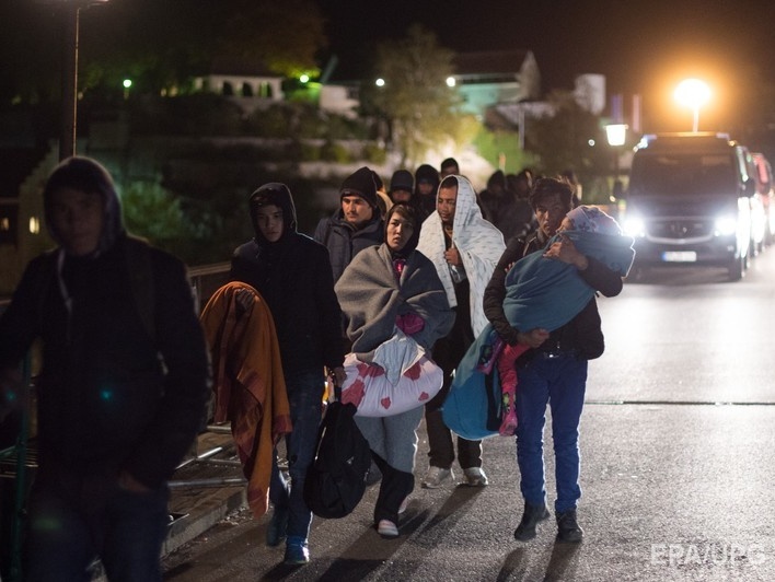 На границе Болгарии задержали рефрижератор со 129 беженцами