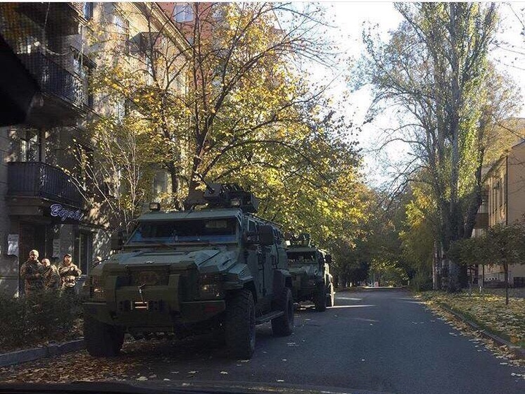 Журналист Бутусов: На задержания и обыски в Днепропетровск выезжали бронеавтомобили "Кугуар" с пулеметами