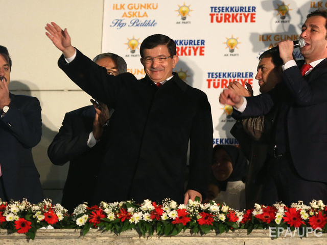 Премьер Турции Давутоглу заявил о победе правящей партии на парламентских выборах