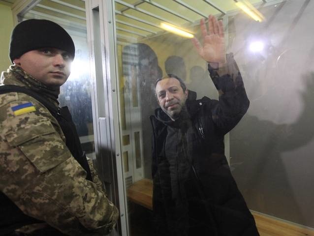 Дайджест 2 ноября: В Сватово обнаружены тела саперов, Корбану стало плохо во время избрания меры пресечения, столкновения в Одессе
