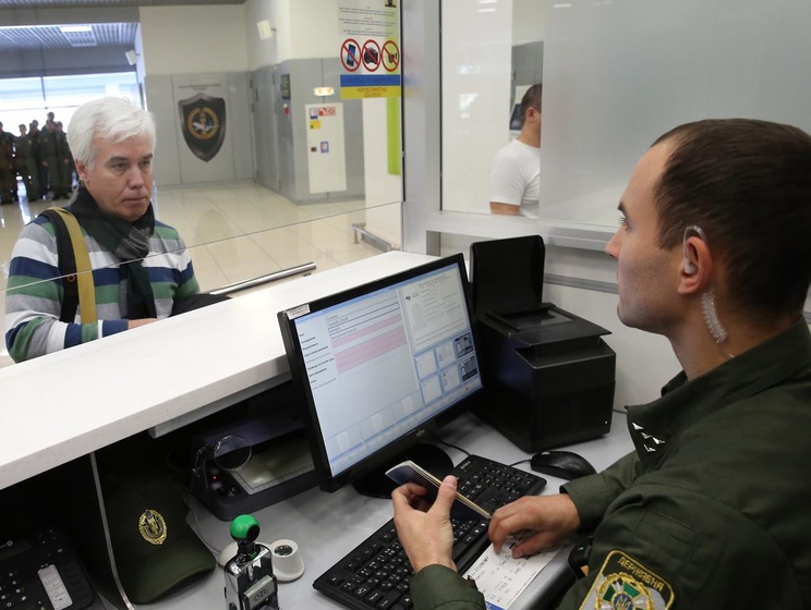 Более полутора сотен "новых пограничников" начали службу в аэропортах Жуляны и Гостомель