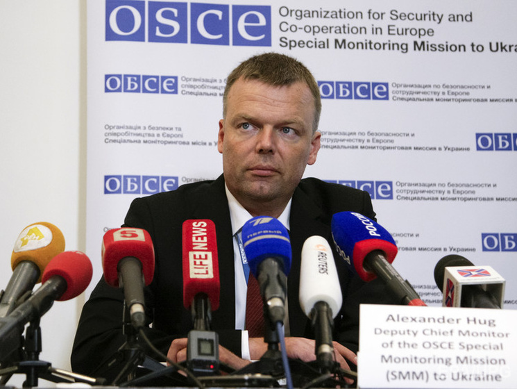 Замглавы миссии ОБСЕ Хуг: Наблюдатели фиксируют нарушения отвода вооружения на Донбассе