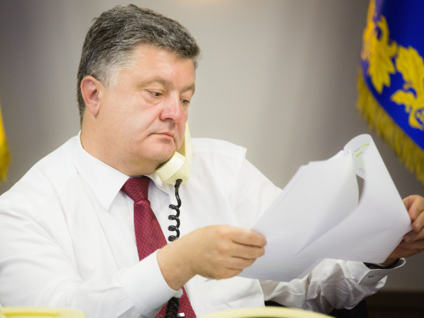 Порошенко и Байден призвали сохранять санкции против РФ до выполнения Минских соглашений