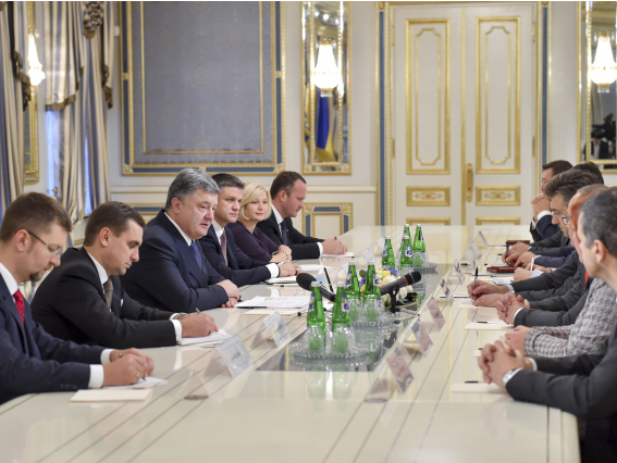 Порошенко обсудил с делегацией Европарламента введение безвизового режима и углубленной зоны свободной торговли