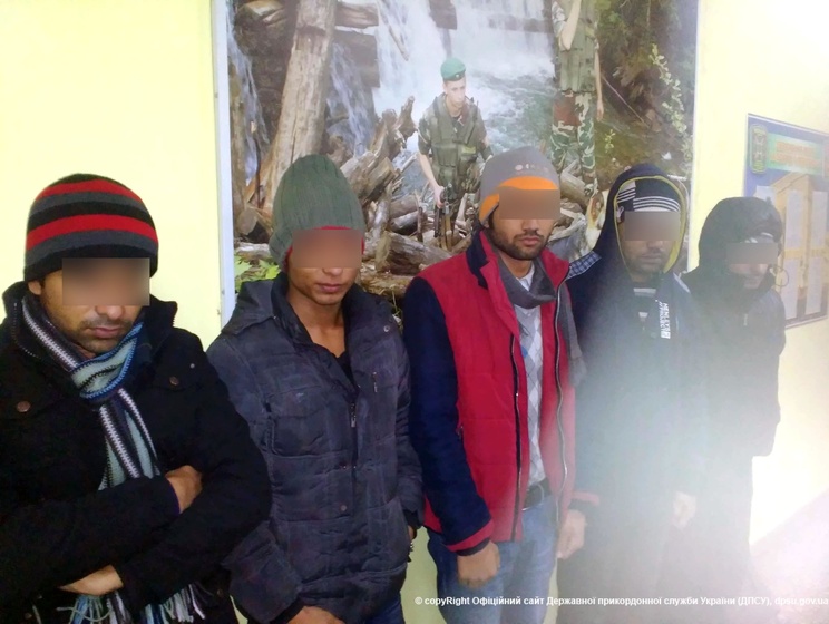 Пограничники задержали 16 нелегальных мигрантов из азиатских стран на западной границе Украины