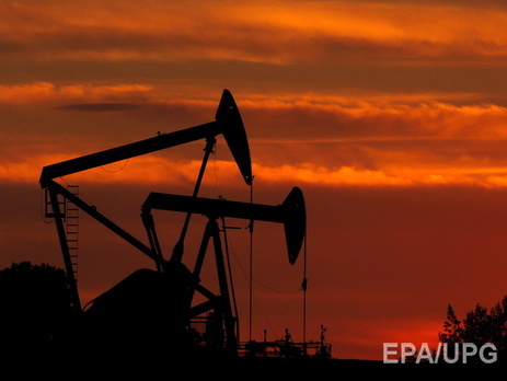 Мировые цены на нефть понижаются в пределах 2%