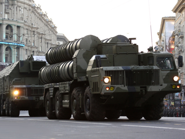 РФ и Иран подписали контракт на поставки российских зенитно-ракетных комплексов С-300