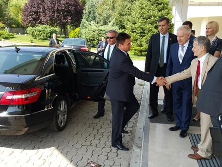 Кабмин утвердил порядок использования работниками дипломатических учреждений Украины своих автомобилей в служебных целях