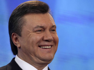 Администрация Президента: Янукович сидит в своем кабинете и работает