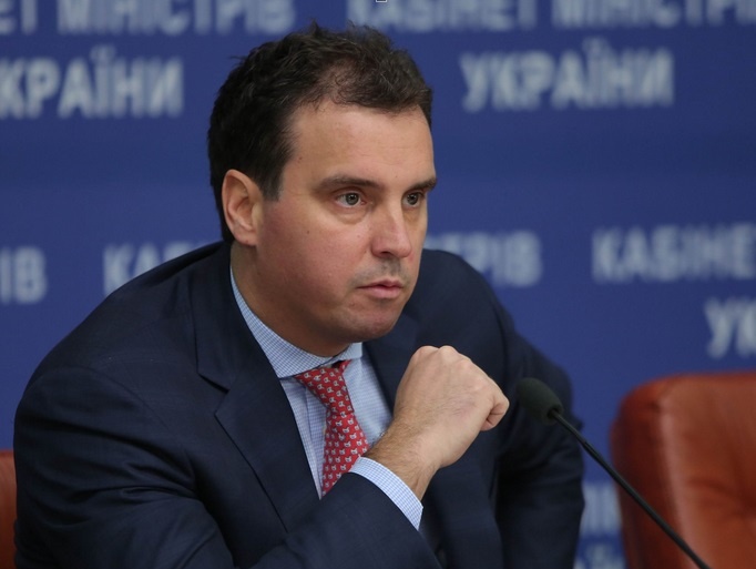 Абромавичус: Кабмин поддержал пакет законопроектов об отмене трудовых книжек