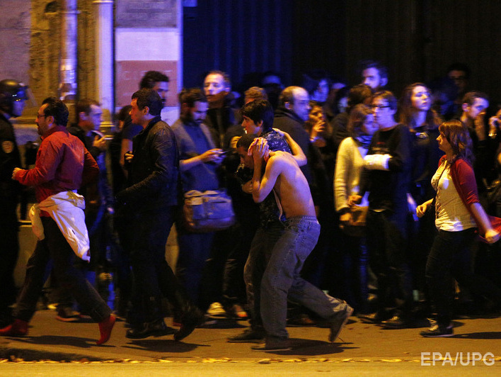 AFP: В концертном зале Bataclan в Париже погибли около 100 человек