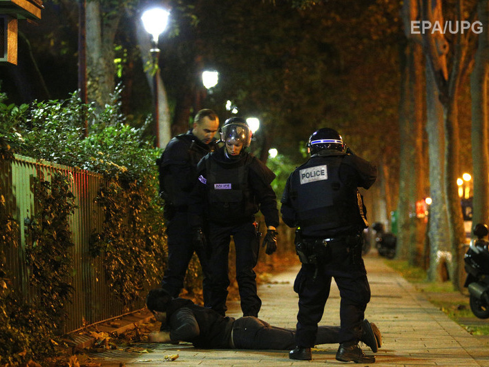 Reuters: В результате атак боевиков в Париже погибли около 140 человек