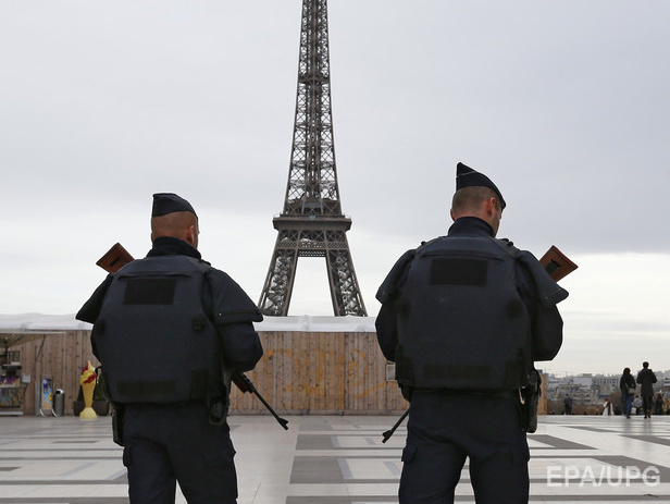 У одного из убитых боевиков в Париже обнаружили египетский паспорт, другой террорист оказался французом