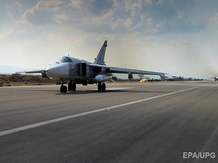 Reuters: В данный момент Россия наносит мощные авиаудары по "столице" ИГИЛ