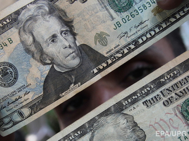 Нацбанк опустил курс гривны к доллару почти на 60 копеек – до 23,77 грн/$