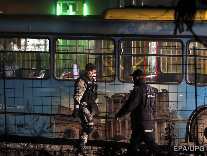 В Сараево ночью неизвестный застрелил двух солдат и подорвался на бомбе