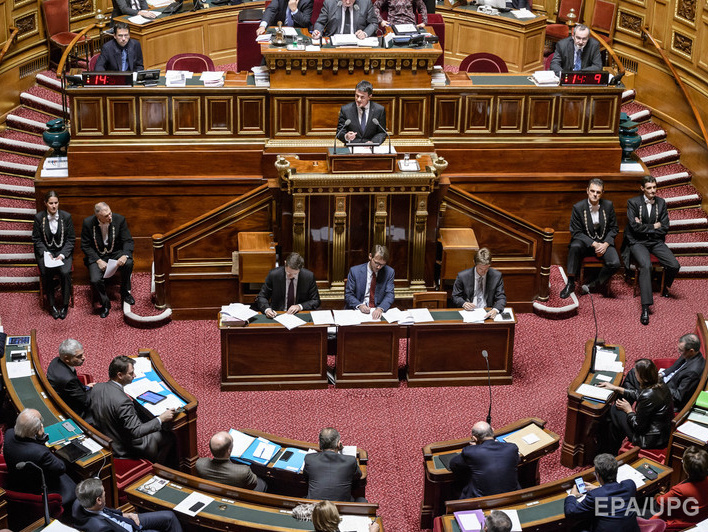 Сенат Франции утвердил продление чрезвычайного положения на три месяца